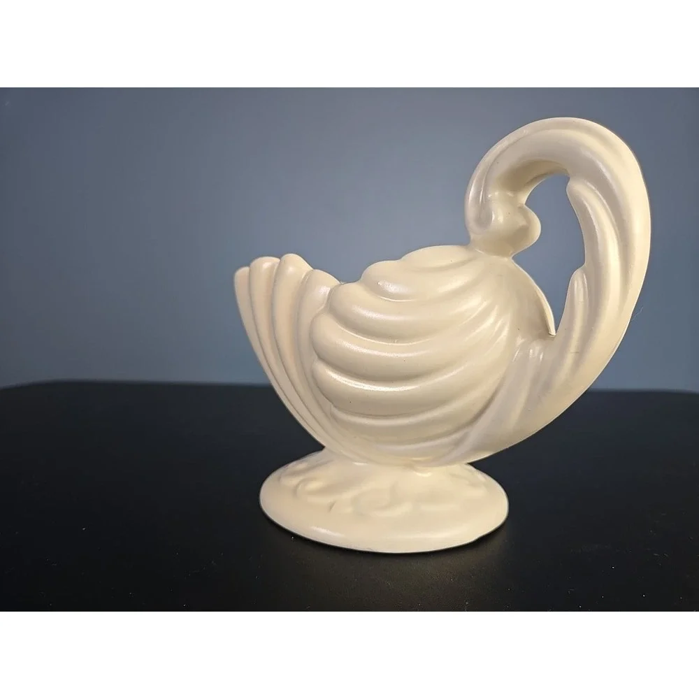Vintage Royal Haeger Ivory White Ceramic Cornucopia Footed Planter Vase 8 x 6 in